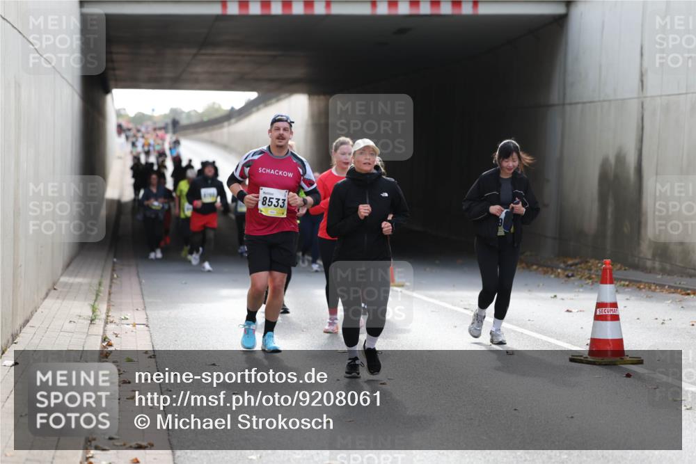 05.10.2025 - 20. swb-Marathon Bremen Michael Strokosch http://msf.ph/oto/9208061 05.10.2025 11:03:15 Laufen 8533 meine-sportfotos.de