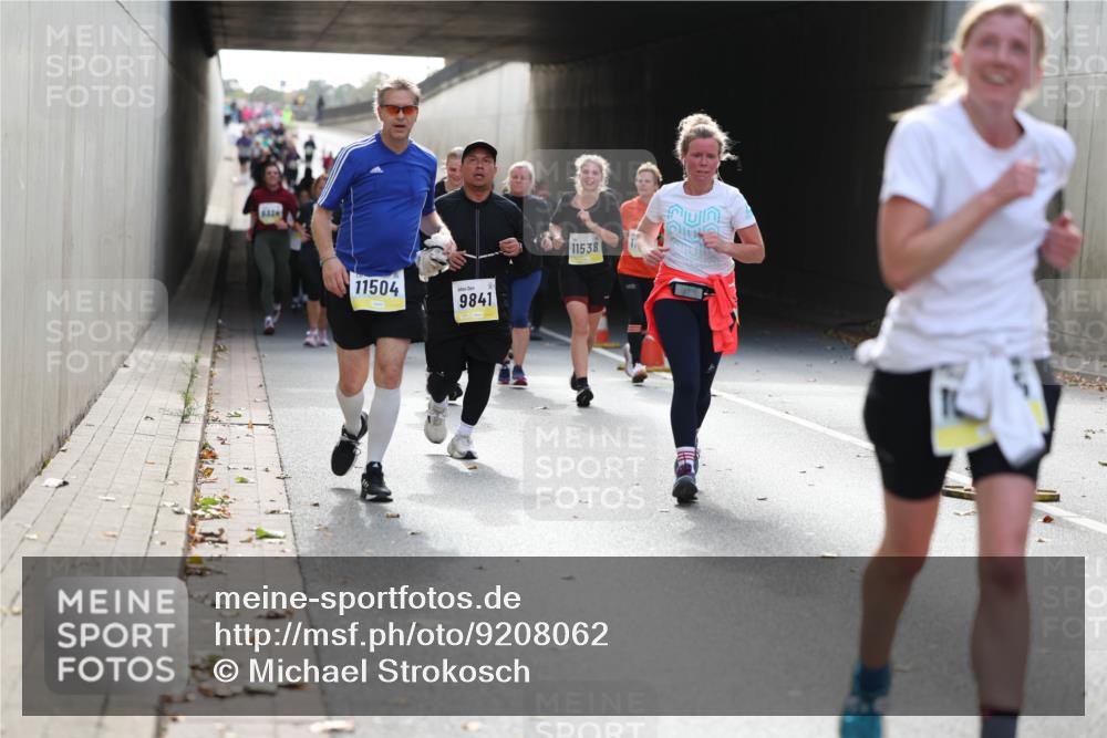 05.10.2025 - 20. swb-Marathon Bremen Michael Strokosch http://msf.ph/oto/9208062 05.10.2025 10:56:21 Laufen 9326, 11504, 9841, 11538 meine-sportfotos.de