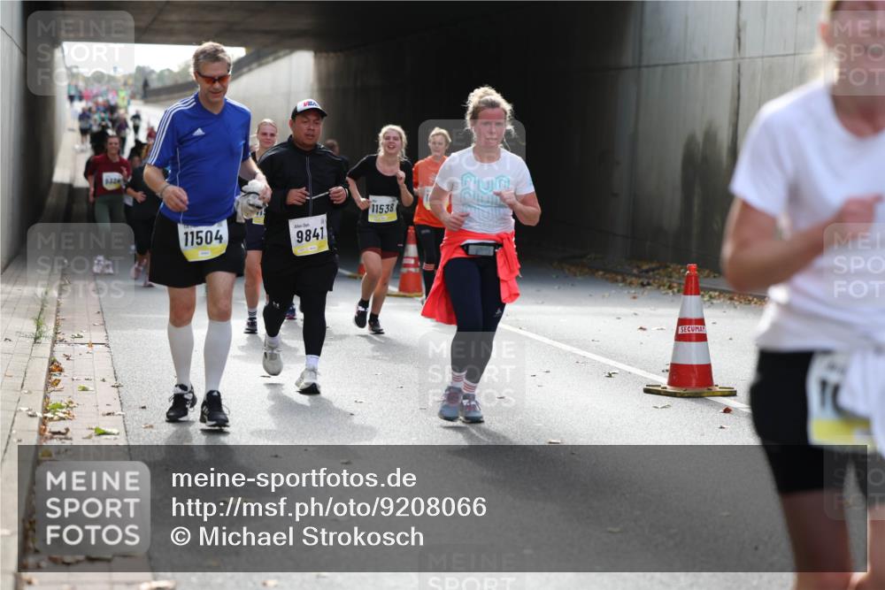 05.10.2025 - 20. swb-Marathon Bremen Michael Strokosch http://msf.ph/oto/9208066 05.10.2025 10:56:22 Laufen 9324, 11504, 9841, 11538 meine-sportfotos.de