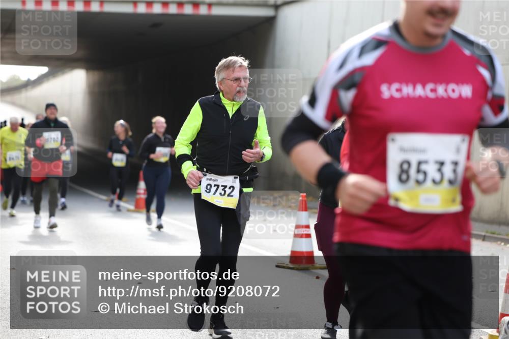 05.10.2025 - 20. swb-Marathon Bremen Michael Strokosch http://msf.ph/oto/9208072 05.10.2025 11:03:20 Laufen 9732, 8533 meine-sportfotos.de