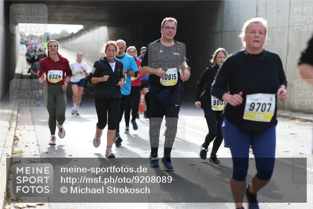 05.10.2025 - 20. swb-Marathon Bremen Michael Strokosch http://msf.ph/oto/9208089 05.10.2025 10:56:27 Laufen 9324, 8286, 0615, 9802, 9707 meine-sportfotos.de