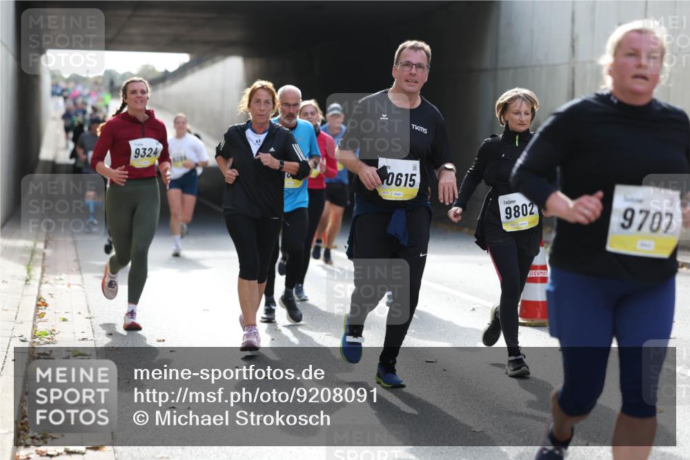 05.10.2025 - 20. swb-Marathon Bremen Michael Strokosch http://msf.ph/oto/9208091 05.10.2025 10:56:28 Laufen 9324, 0615, 9802, 9707 meine-sportfotos.de