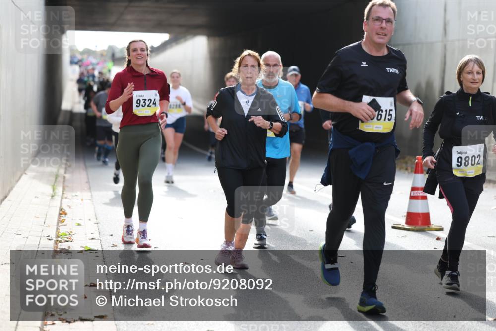 05.10.2025 - 20. swb-Marathon Bremen Michael Strokosch http://msf.ph/oto/9208092 05.10.2025 10:56:28 Laufen 9324, 286, 615, 9802 meine-sportfotos.de