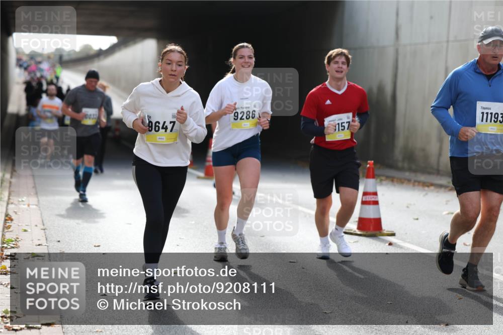 05.10.2025 - 20. swb-Marathon Bremen Michael Strokosch http://msf.ph/oto/9208111 05.10.2025 10:56:32 Laufen 10033, 9647, 9286, 157, 11193 meine-sportfotos.de
