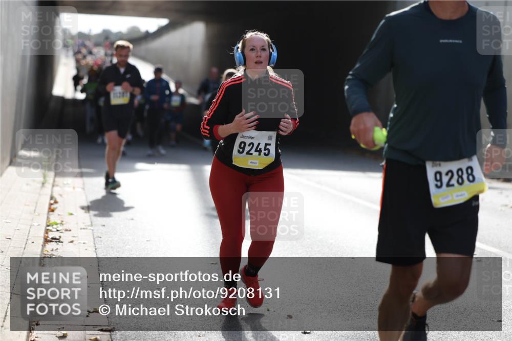 05.10.2025 - 20. swb-Marathon Bremen Michael Strokosch http://msf.ph/oto/9208131 05.10.2025 11:03:30 Laufen 9245, 9288 meine-sportfotos.de