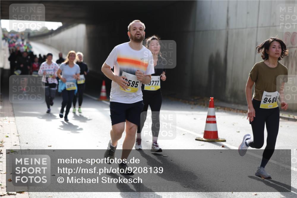 05.10.2025 - 20. swb-Marathon Bremen Michael Strokosch http://msf.ph/oto/9208139 05.10.2025 10:56:39 Laufen 595, 10871, 777, 9468 meine-sportfotos.de