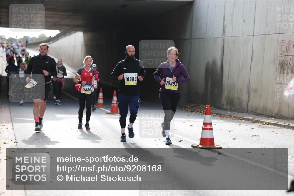 05.10.2025 - 20. swb-Marathon Bremen Michael Strokosch http://msf.ph/oto/9208168 05.10.2025 10:56:46 Laufen 3228, 1735, 11386, 10983, 10982, 00 meine-sportfotos.de