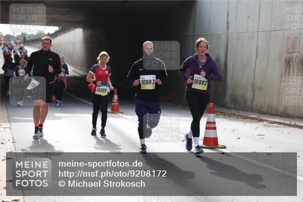 05.10.2025 - 20. swb-Marathon Bremen Michael Strokosch http://msf.ph/oto/9208172 05.10.2025 10:56:46 Laufen 3228, 735, 11386, 10983, 10982, 00 meine-sportfotos.de
