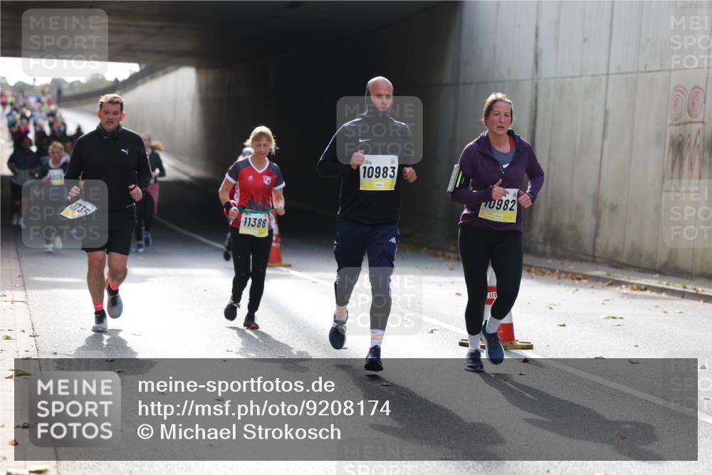 05.10.2025 - 20. swb-Marathon Bremen Michael Strokosch http://msf.ph/oto/9208174 05.10.2025 10:56:46 Laufen 1735, 11386, 10983, 0982, 00 meine-sportfotos.de