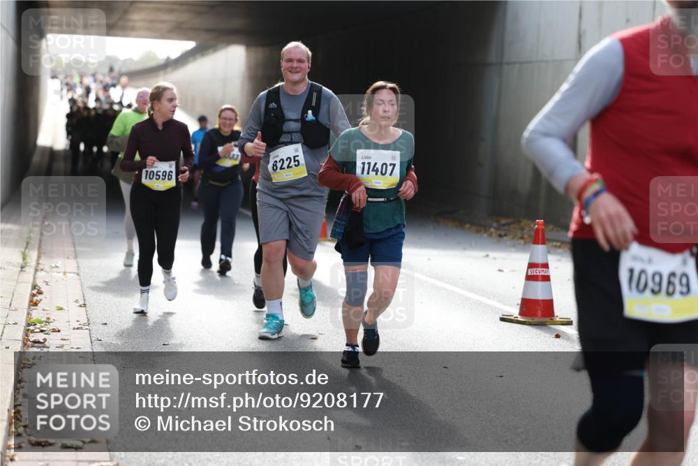 05.10.2025 - 20. swb-Marathon Bremen Michael Strokosch http://msf.ph/oto/9208177 05.10.2025 11:03:39 Laufen 10596, 8225, 11407, 10969 meine-sportfotos.de