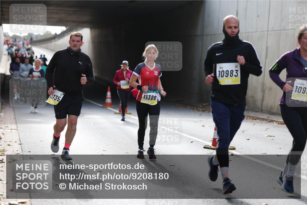 05.10.2025 - 20. swb-Marathon Bremen Michael Strokosch http://msf.ph/oto/9208180 05.10.2025 10:56:48 Laufen 735, 10999, 11386, 10983, 109 meine-sportfotos.de
