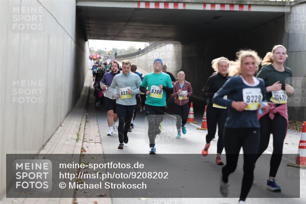 05.10.2025 - 20. swb-Marathon Bremen Michael Strokosch http://msf.ph/oto/9208202 05.10.2025 10:56:54 Laufen 933, 9360, 105, 9229, 10477 meine-sportfotos.de
