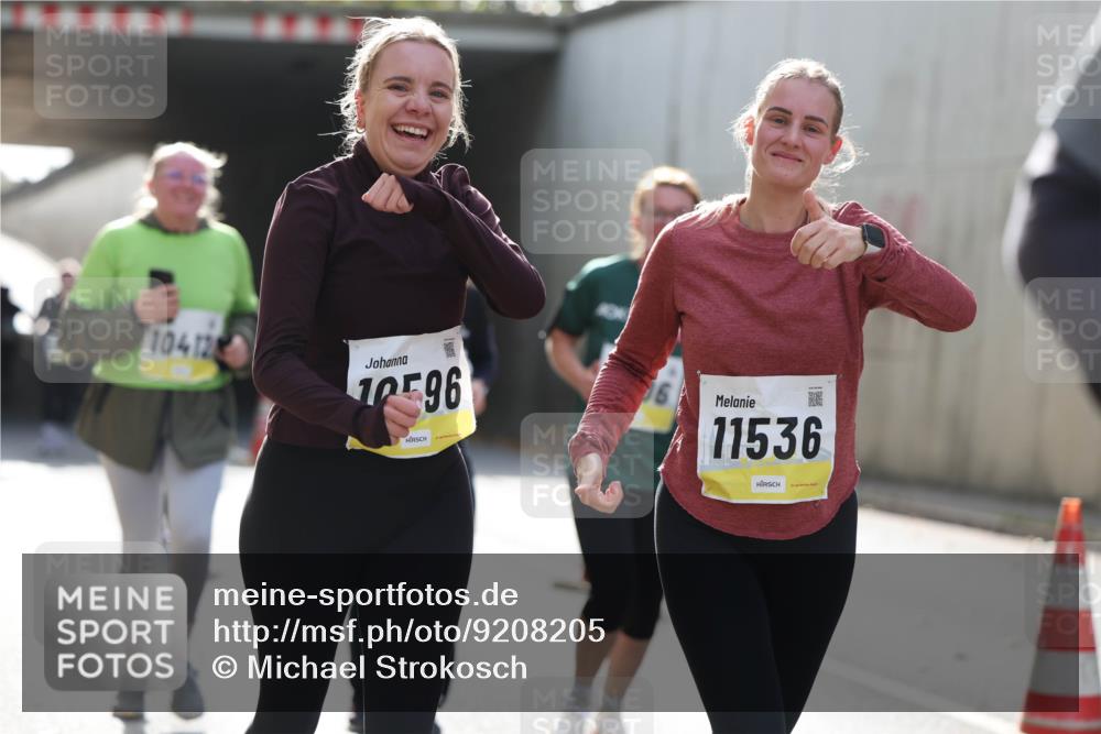 05.10.2025 - 20. swb-Marathon Bremen Michael Strokosch http://msf.ph/oto/9208205 05.10.2025 11:03:43 Laufen 10412, 10596, 11536 meine-sportfotos.de