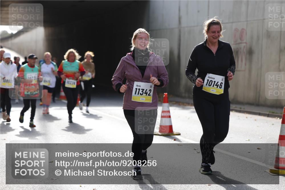 05.10.2025 - 20. swb-Marathon Bremen Michael Strokosch http://msf.ph/oto/9208256 05.10.2025 11:03:57 Laufen 10235, 10236, 11342, 10146 meine-sportfotos.de