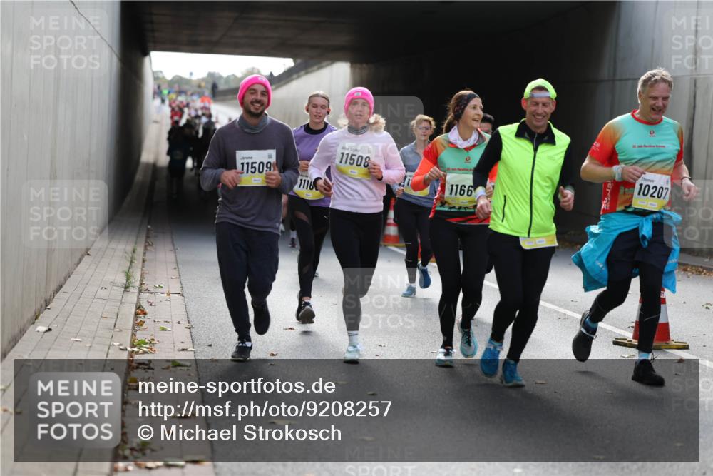 05.10.2025 - 20. swb-Marathon Bremen Michael Strokosch http://msf.ph/oto/9208257 05.10.2025 10:57:09 Laufen 11509, 1116, 11508, 1166, 20, 10207 meine-sportfotos.de