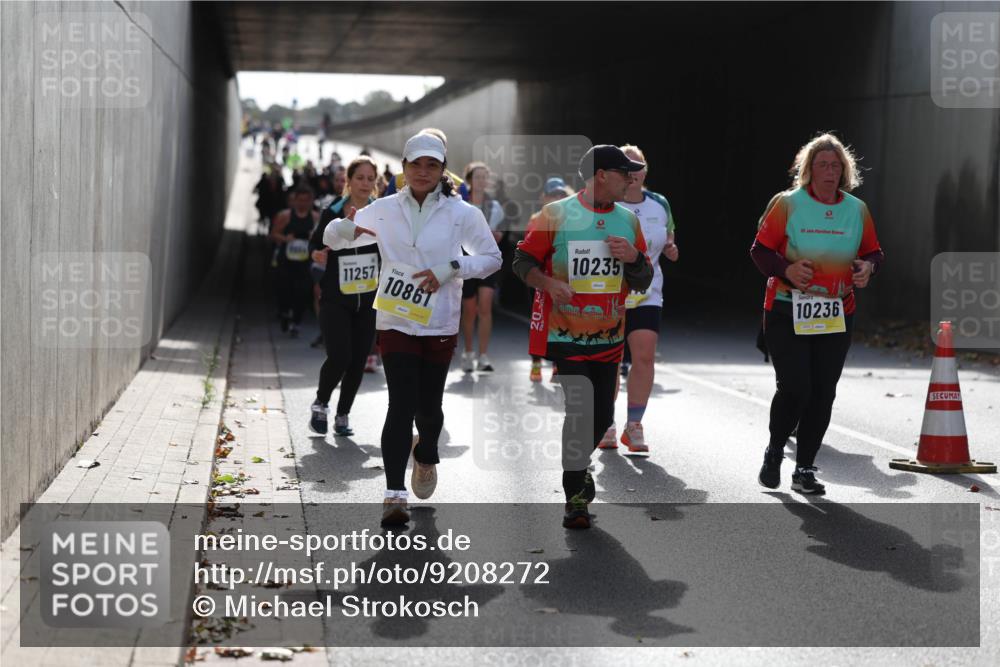 05.10.2025 - 20. swb-Marathon Bremen Michael Strokosch http://msf.ph/oto/9208272 05.10.2025 11:03:59 Laufen 11257, 10861, 20, 10235, 20, 10236 meine-sportfotos.de