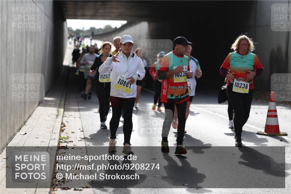 05.10.2025 - 20. swb-Marathon Bremen Michael Strokosch http://msf.ph/oto/9208274 05.10.2025 11:03:59 Laufen 11257, 10861, 20, 10235, 15, 10236 meine-sportfotos.de