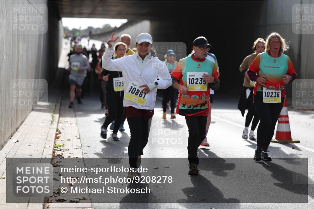 05.10.2025 - 20. swb-Marathon Bremen Michael Strokosch http://msf.ph/oto/9208278 05.10.2025 11:04:00 Laufen 1125, 10861, 20, 10235, 10236 meine-sportfotos.de