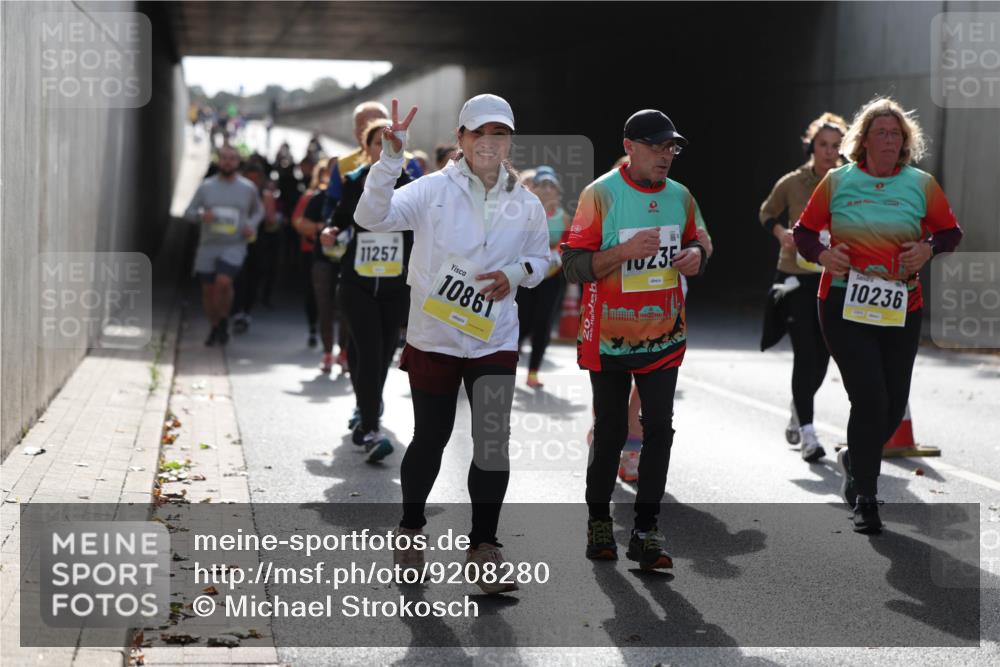 05.10.2025 - 20. swb-Marathon Bremen Michael Strokosch http://msf.ph/oto/9208280 05.10.2025 11:04:00 Laufen 11257, 10861, 20, 10235, 10236 meine-sportfotos.de