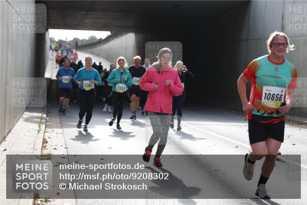 05.10.2025 - 20. swb-Marathon Bremen Michael Strokosch http://msf.ph/oto/9208302 05.10.2025 10:57:18 Laufen 11103, 11589, 1130, 10656 meine-sportfotos.de