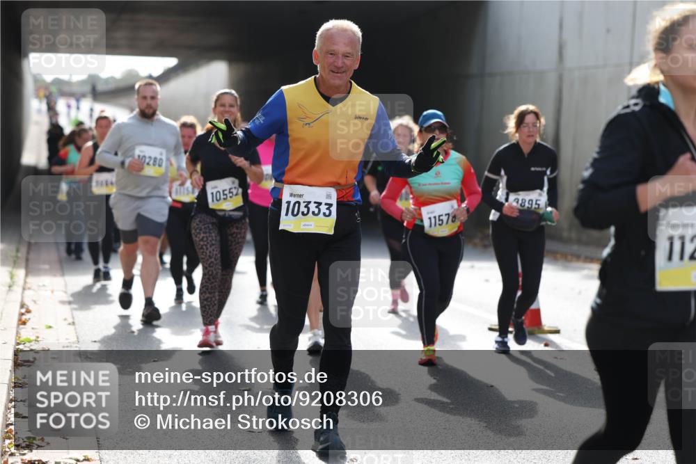 05.10.2025 - 20. swb-Marathon Bremen Michael Strokosch http://msf.ph/oto/9208306 05.10.2025 11:04:04 Laufen 0280, 10552, 10333, 11578, 3895, 112 meine-sportfotos.de