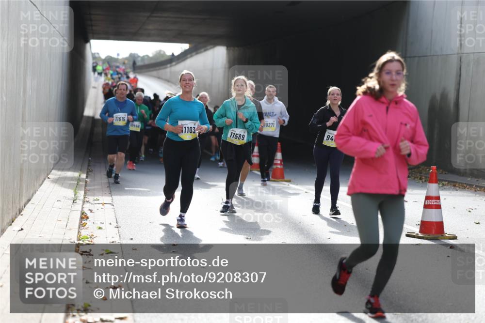 05.10.2025 - 20. swb-Marathon Bremen Michael Strokosch http://msf.ph/oto/9208307 05.10.2025 10:57:20 Laufen 11615, 10448, 1103, 11589, 10271, 94 meine-sportfotos.de