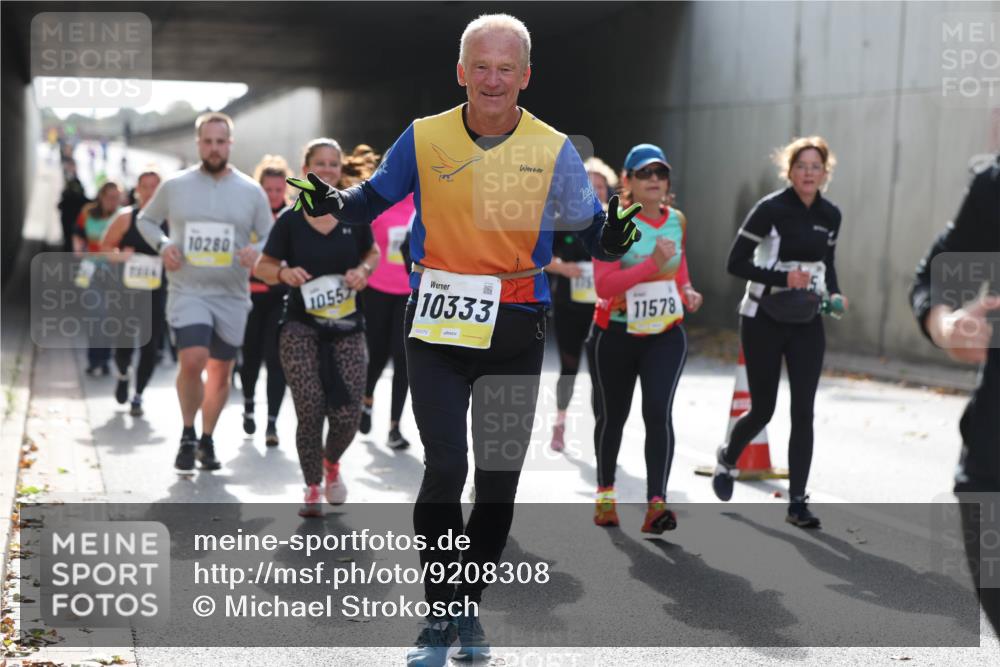 05.10.2025 - 20. swb-Marathon Bremen Michael Strokosch http://msf.ph/oto/9208308 05.10.2025 11:04:04 Laufen 10280, 10557, 10333, 11578 meine-sportfotos.de