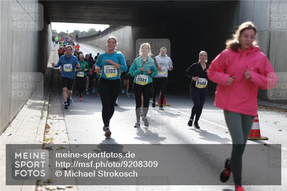 05.10.2025 - 20. swb-Marathon Bremen Michael Strokosch http://msf.ph/oto/9208309 05.10.2025 10:57:20 Laufen 11615, 10446, 11103, 11589, 10271, 9486 meine-sportfotos.de