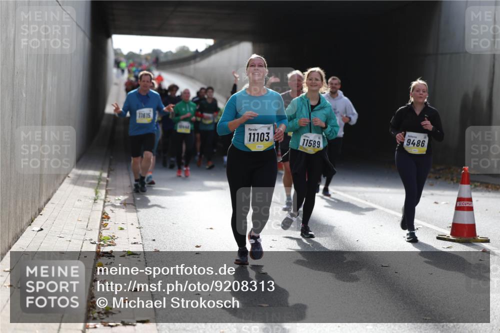 05.10.2025 - 20. swb-Marathon Bremen Michael Strokosch http://msf.ph/oto/9208313 05.10.2025 10:57:21 Laufen 11615, 11103, 11589, 9486 meine-sportfotos.de