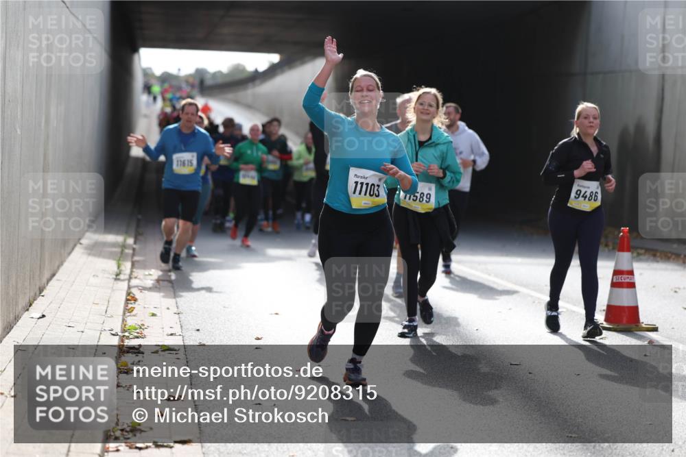 05.10.2025 - 20. swb-Marathon Bremen Michael Strokosch http://msf.ph/oto/9208315 05.10.2025 10:57:21 Laufen 11615, 11103, 589, 9486 meine-sportfotos.de