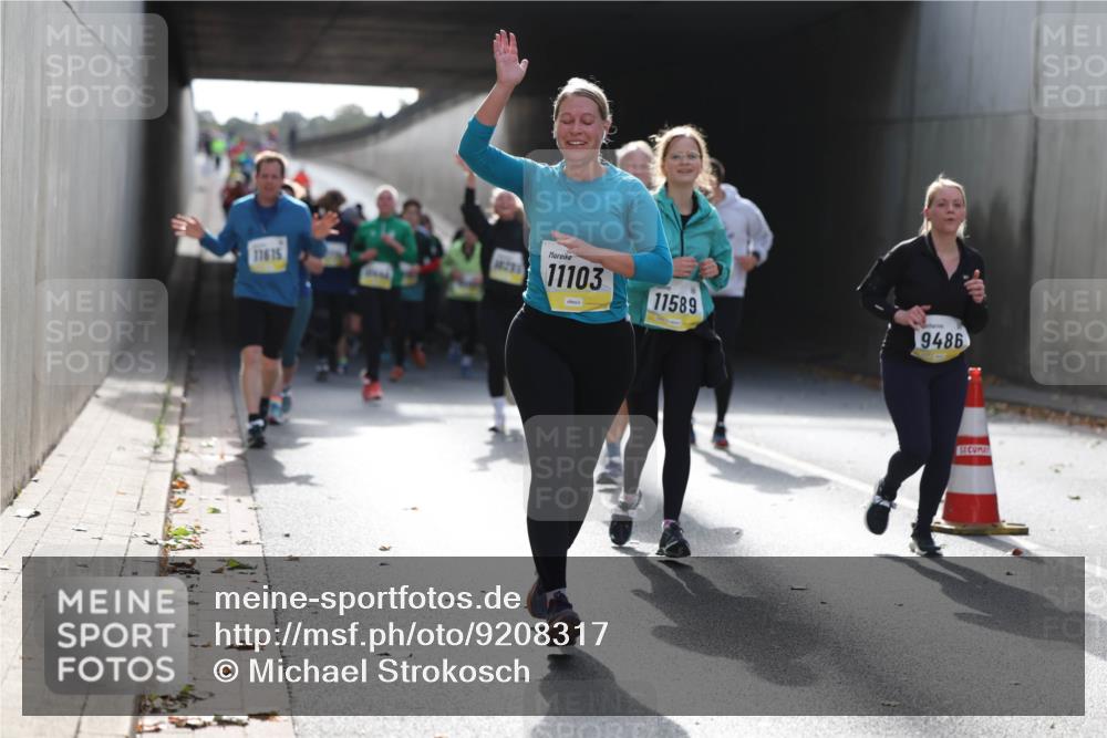 05.10.2025 - 20. swb-Marathon Bremen Michael Strokosch http://msf.ph/oto/9208317 05.10.2025 10:57:21 Laufen 11615, 11103, 11589, 9486 meine-sportfotos.de