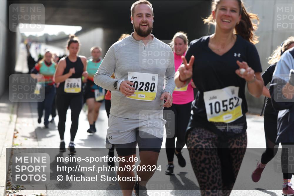 05.10.2025 - 20. swb-Marathon Bremen Michael Strokosch http://msf.ph/oto/9208324 05.10.2025 11:04:07 Laufen 9664, 0280, 10552 meine-sportfotos.de