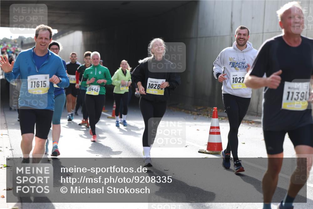 05.10.2025 - 20. swb-Marathon Bremen Michael Strokosch http://msf.ph/oto/9208335 05.10.2025 10:57:25 Laufen 1376, 11615, 9862, 10446, 1026, 1027, 11390 meine-sportfotos.de
