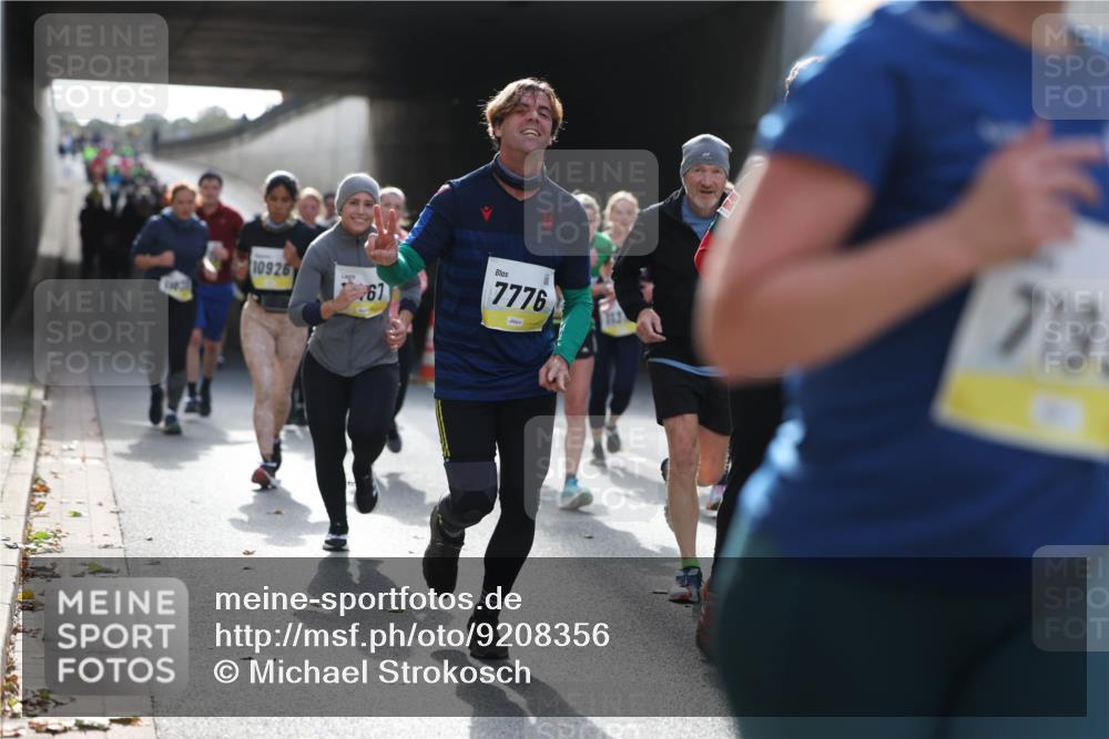 05.10.2025 - 20. swb-Marathon Bremen Michael Strokosch http://msf.ph/oto/9208356 05.10.2025 10:57:28 Laufen 10926, 61, 7776, 719 meine-sportfotos.de
