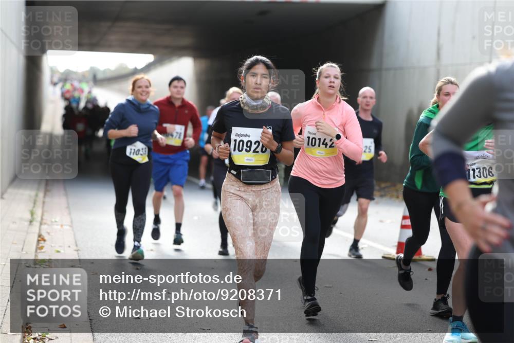 05.10.2025 - 20. swb-Marathon Bremen Michael Strokosch http://msf.ph/oto/9208371 05.10.2025 10:57:31 Laufen 11033, 9478, 10926, 10142, 25, 11306 meine-sportfotos.de