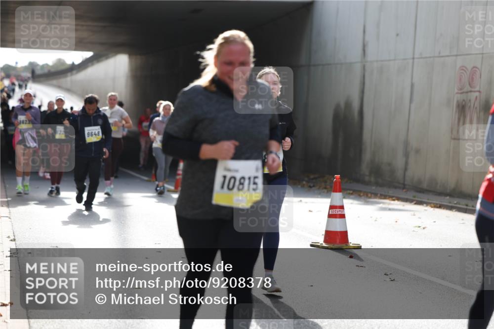 05.10.2025 - 20. swb-Marathon Bremen Michael Strokosch http://msf.ph/oto/9208378 05.10.2025 11:04:19 Laufen 3823, 9648, 10815 meine-sportfotos.de