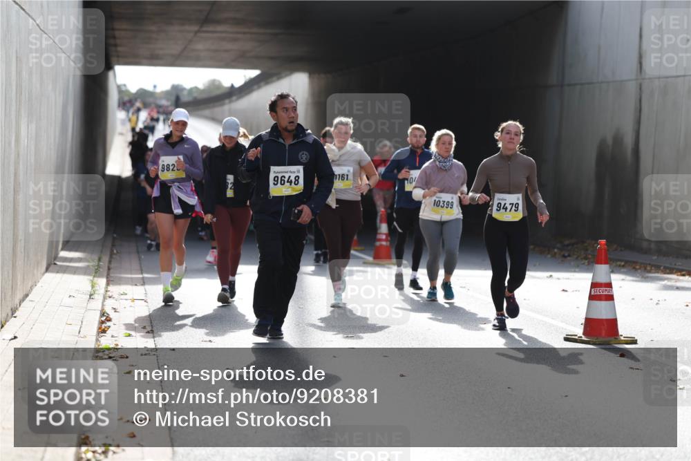 05.10.2025 - 20. swb-Marathon Bremen Michael Strokosch http://msf.ph/oto/9208381 05.10.2025 11:04:21 Laufen 9825, 9648, 161, 10, 10399, 9479 meine-sportfotos.de