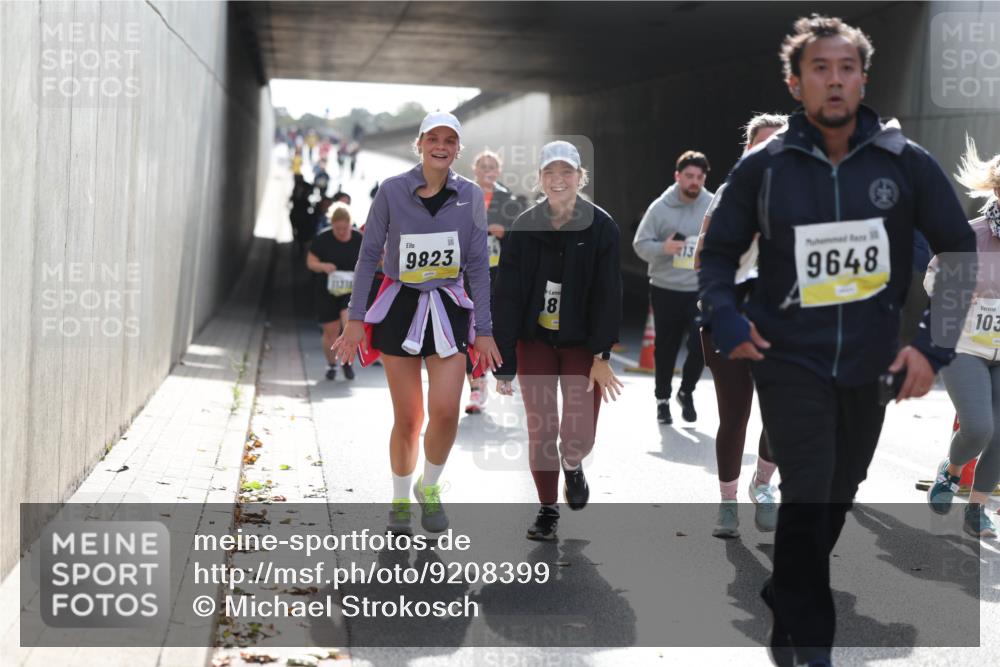 05.10.2025 - 20. swb-Marathon Bremen Michael Strokosch http://msf.ph/oto/9208399 05.10.2025 11:04:23 Laufen 9823, 413, 9648, 103 meine-sportfotos.de