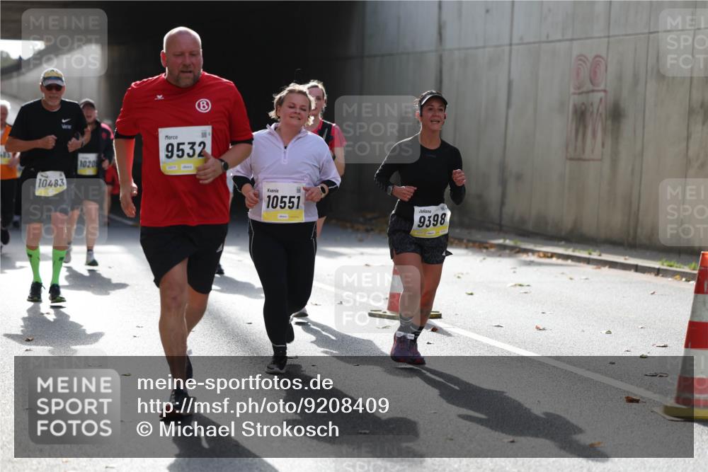 05.10.2025 - 20. swb-Marathon Bremen Michael Strokosch http://msf.ph/oto/9208409 05.10.2025 10:57:46 Laufen 10483, 1020, 9532, 10551, 9398, 00 meine-sportfotos.de