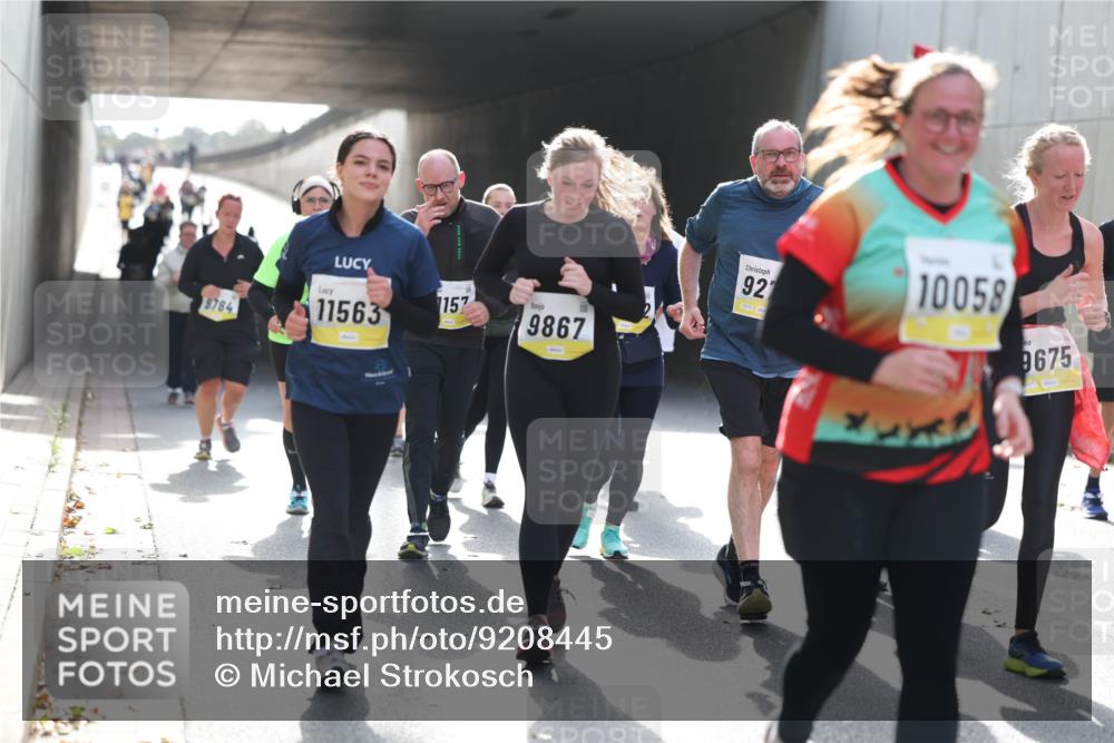 05.10.2025 - 20. swb-Marathon Bremen Michael Strokosch http://msf.ph/oto/9208445 05.10.2025 11:04:31 Laufen 9784, 11563, 1157, 9867, 6, 927, 10058, 9675 meine-sportfotos.de