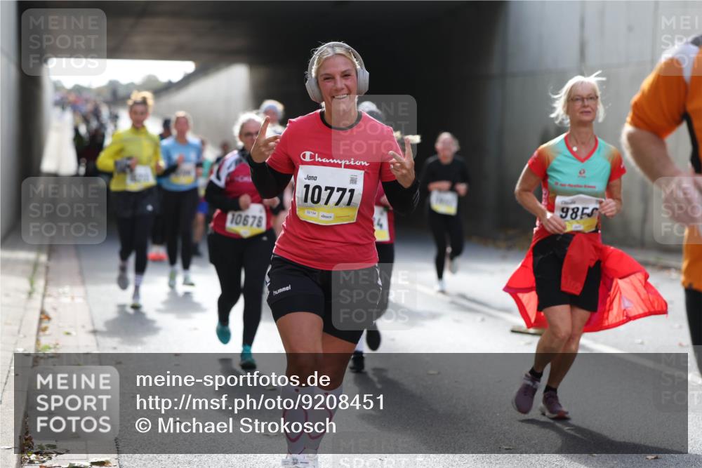 05.10.2025 - 20. swb-Marathon Bremen Michael Strokosch http://msf.ph/oto/9208451 05.10.2025 10:57:53 Laufen 10678, 10771, 02154, 9855 meine-sportfotos.de