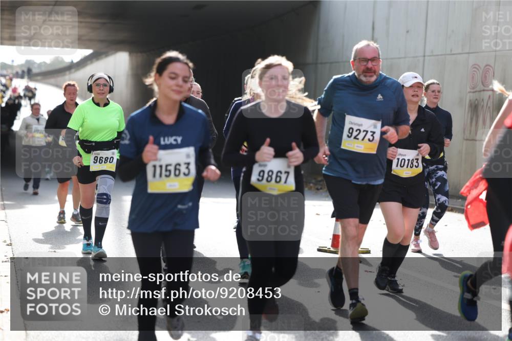 05.10.2025 - 20. swb-Marathon Bremen Michael Strokosch http://msf.ph/oto/9208453 05.10.2025 11:04:32 Laufen 9680, 11563, 9867, 9273, 10183 meine-sportfotos.de