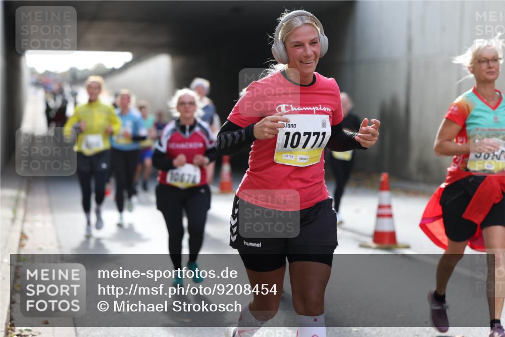 05.10.2025 - 20. swb-Marathon Bremen Michael Strokosch http://msf.ph/oto/9208454 05.10.2025 10:57:53 Laufen 1067, 10777, 02154, 2018 meine-sportfotos.de