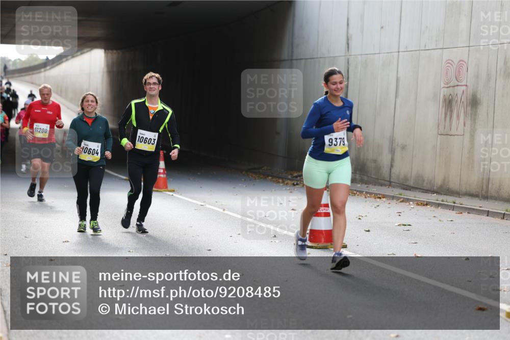 05.10.2025 - 20. swb-Marathon Bremen Michael Strokosch http://msf.ph/oto/9208485 05.10.2025 10:58:02 Laufen 11200, 0604, 10603, 9379, 00 meine-sportfotos.de