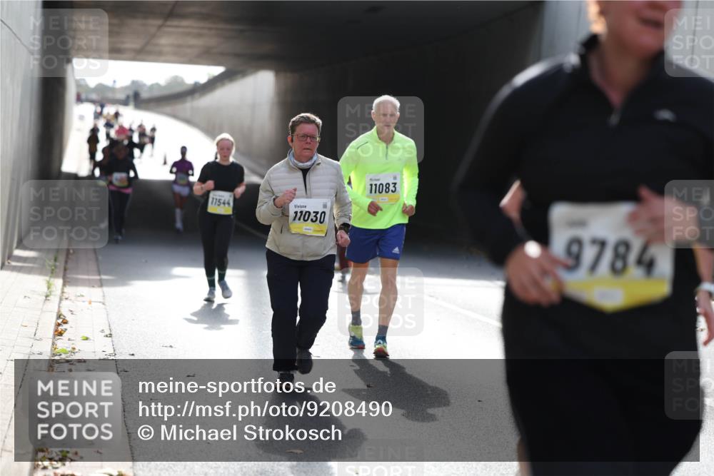 05.10.2025 - 20. swb-Marathon Bremen Michael Strokosch http://msf.ph/oto/9208490 05.10.2025 11:04:38 Laufen 11544, 11030, 11083, 9784 meine-sportfotos.de