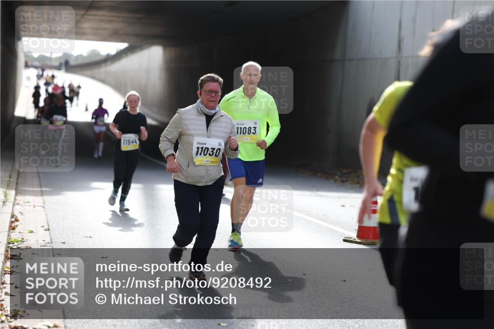 05.10.2025 - 20. swb-Marathon Bremen Michael Strokosch http://msf.ph/oto/9208492 05.10.2025 11:04:38 Laufen 11544, 11030, 11083 meine-sportfotos.de