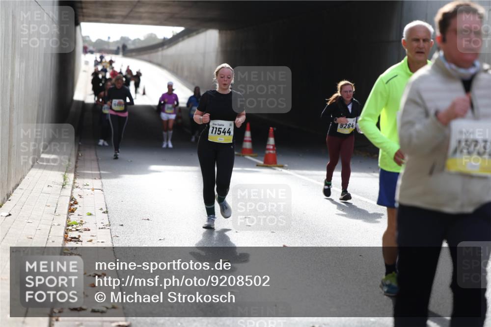 05.10.2025 - 20. swb-Marathon Bremen Michael Strokosch http://msf.ph/oto/9208502 05.10.2025 11:04:40 Laufen 11544, 9264, 1103 meine-sportfotos.de