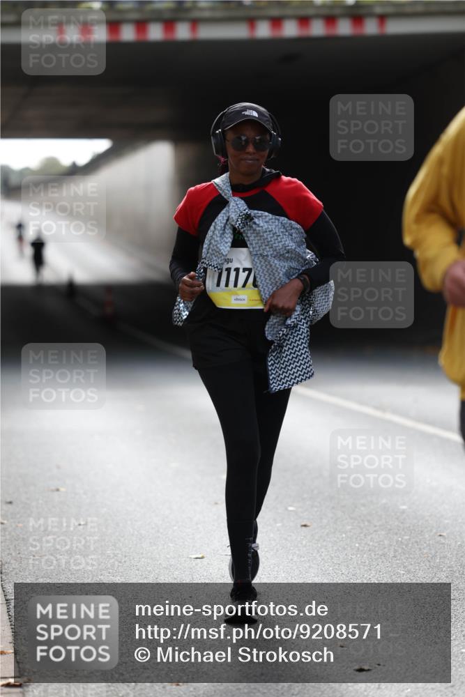 05.10.2025 - 20. swb-Marathon Bremen Michael Strokosch http://msf.ph/oto/9208571 05.10.2025 11:05:26 Laufen 1117 meine-sportfotos.de