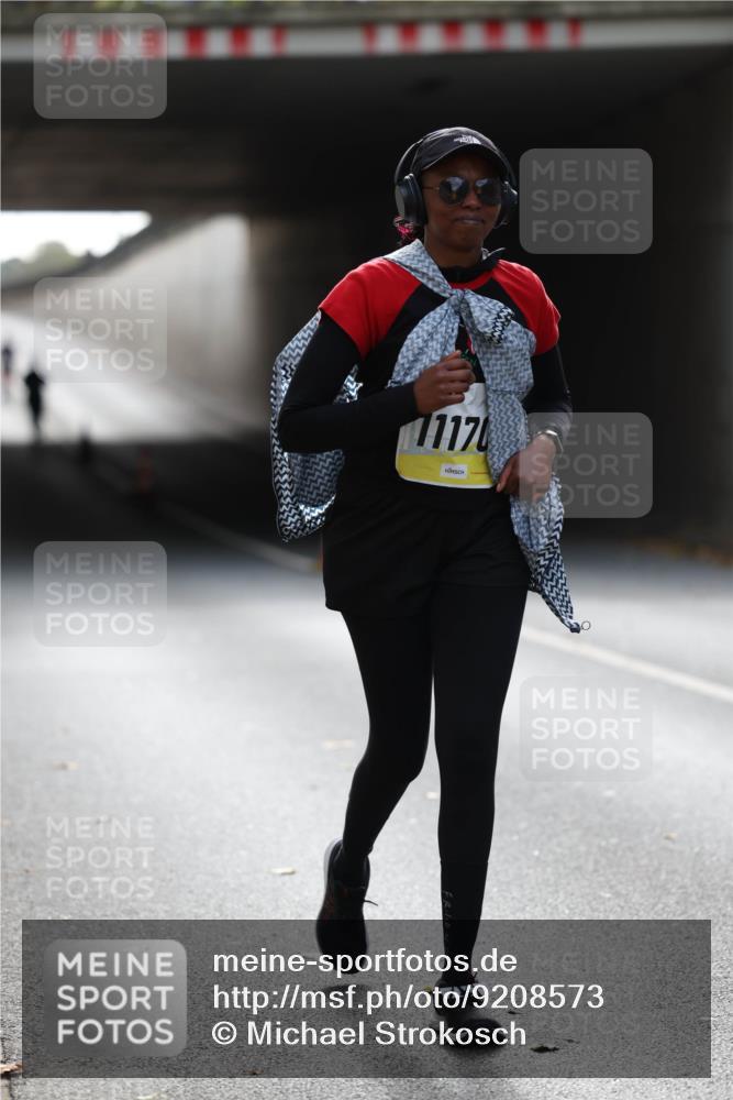 05.10.2025 - 20. swb-Marathon Bremen Michael Strokosch http://msf.ph/oto/9208573 05.10.2025 11:05:27 Laufen 1117 meine-sportfotos.de