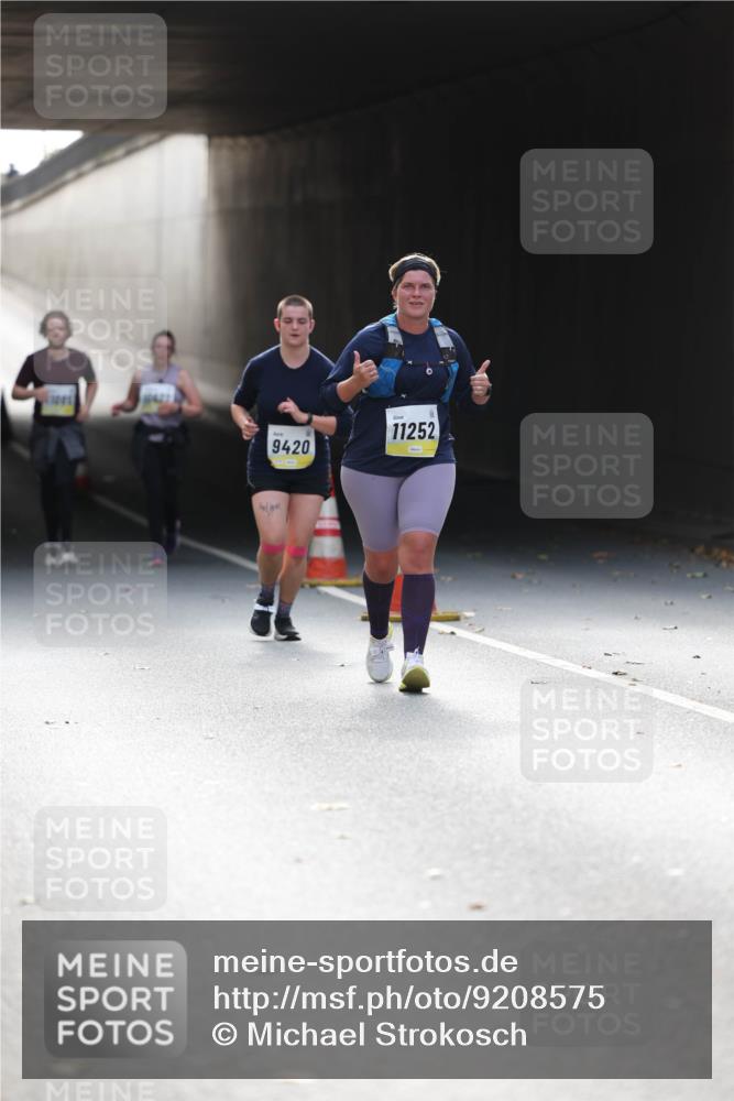 05.10.2025 - 20. swb-Marathon Bremen Michael Strokosch http://msf.ph/oto/9208575 05.10.2025 11:05:50 Laufen 9420, 11252 meine-sportfotos.de